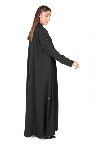 عباية سوداء كريب ناعمة زينت بقيطان سوداء