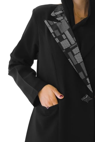 عباية بليزر سوداء كريب بجيوب بتدخيلة منقشة - Candi...