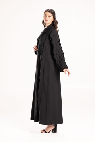 عباية بليزر سوداء كريب كاجوال بقصات مموجة - Priyan...