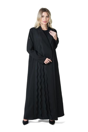 عباية بليزر سوداء كريب بقصات مموجة - Priyanka
