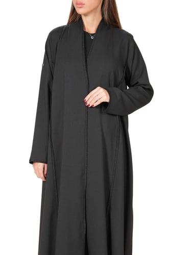 عباية سوداء كريب ناعمة زينت بقيطان سوداء