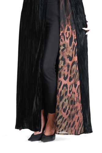 عباية شتوية بليزر سوداء مخمل مبطنة بنقش تايقر اخضر