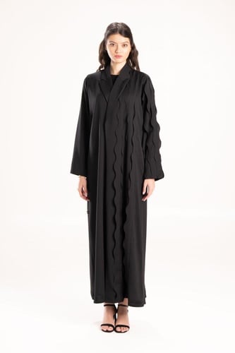 عباية بليزر سوداء كريب كاجوال بقصات مموجة - Priyan...