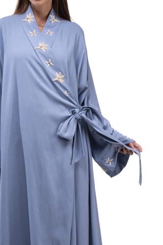 عباية سماوي صيفية مطرزة بربطة جانبية - Kimono