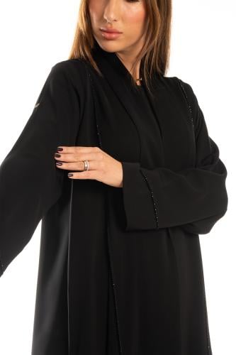 عباية سوداء انيقة بتطريز ناعم - Bina