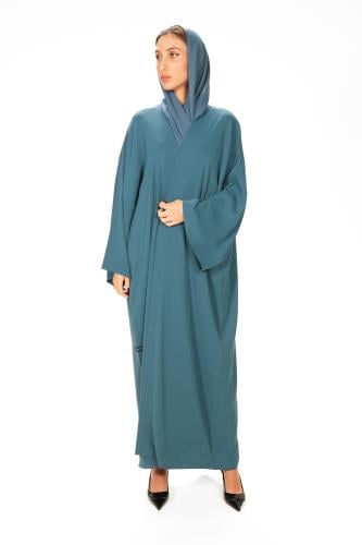 عباية زرقاء واسعة بتصميم ناعم