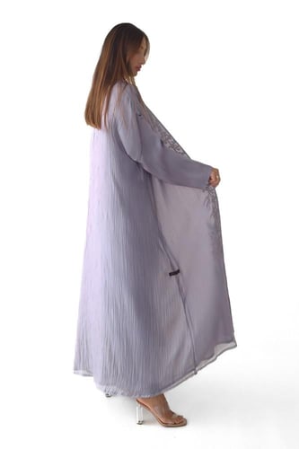 عباية بنفسجي شيفون صيفية مع فستان بنقشات مميزة - M...