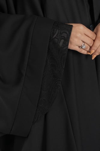 عباية سوداء بشت بتطريز على الاكمام - Verona II
