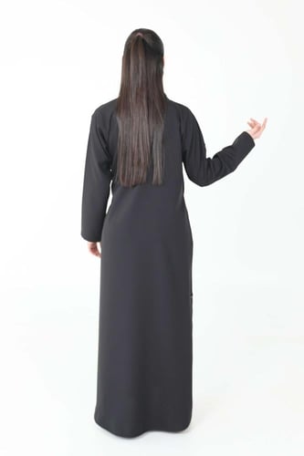 عباية سوداء كريب بتدخيلة مخمل بحزام جانبي - Eason