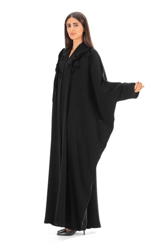عباية سوداء كريب بقصة بشت بتطريز فاخر