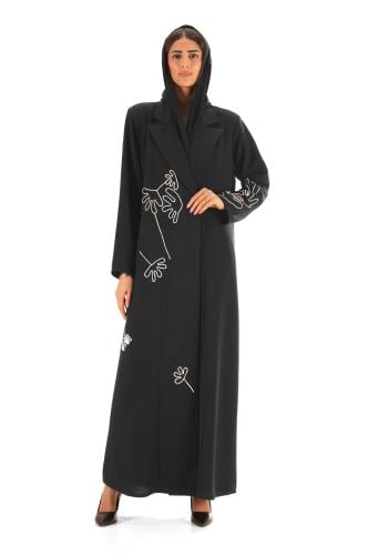 عباية بليزر سوداء كريب طرزت باللون الأبيض