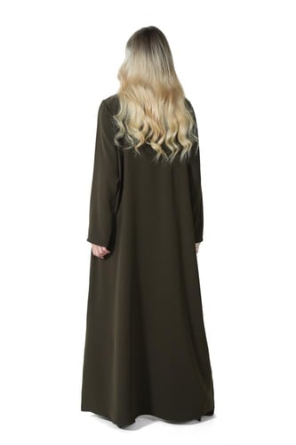 عباية زيتي كريب بطبقتين متصله بتطريز ناعم