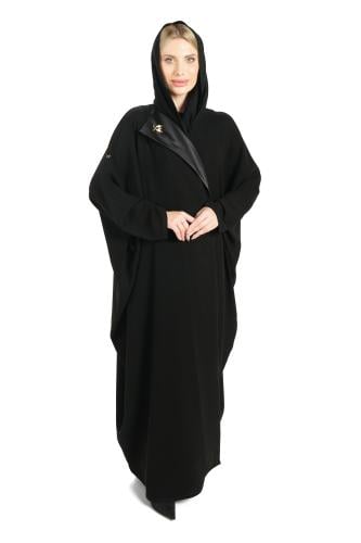 عباية سوداء كريب بقصة بشت مزينة ببروش