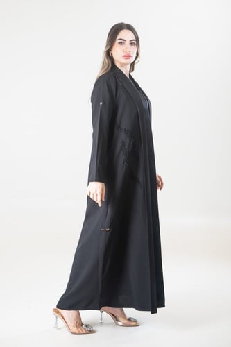 عباية بليزر سوداء كريب مطرزة بطبقتين متصله - Fancy...