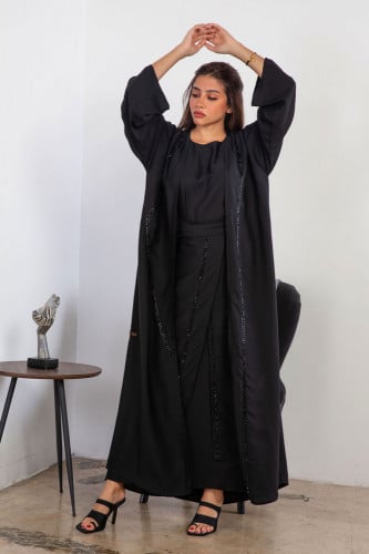 عباية سوداء مطرزة بالخرز - Saly V