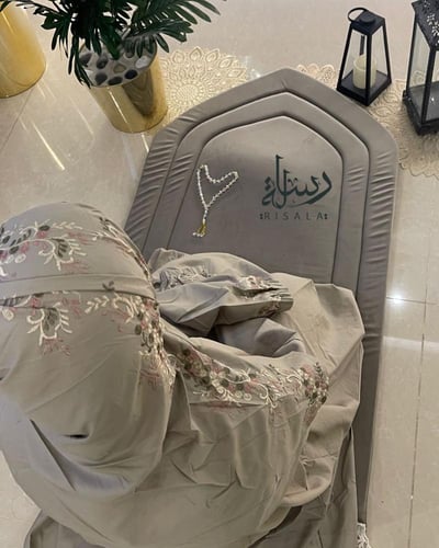 طقم مخملي مطرز