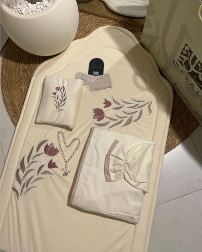 طقم صلاة زهرة الوردة +بيت مصحف