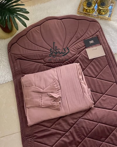 طقم لؤلؤة رسالة المخمليً