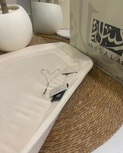 طقم مخملي مطرز