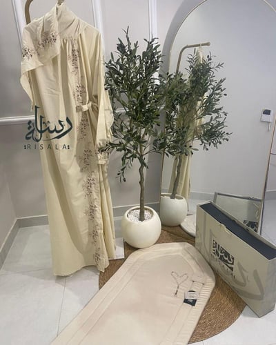 طقم مخملي مطرز