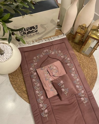 طقم صلاة رسالة مطرز+بيت مصحف’