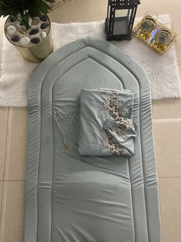 طقم مخملي مطرز