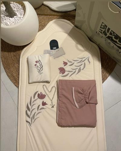 طقم صلاة زهرة الوردة +بيت مصحف