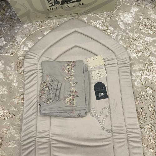 طقم مخملي مطرز