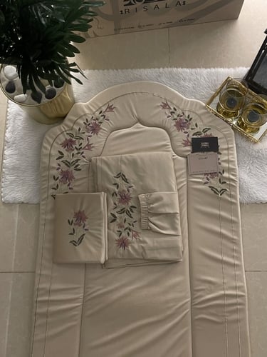 طقم صلاة رسالة مطرز+بيت مصحف’