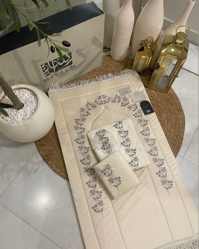 طقم صلاة رسالة مطرز+بيت مصحف’