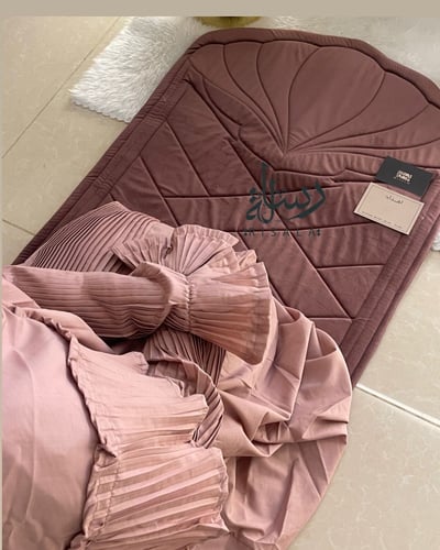 طقم لؤلؤة رسالة المخمليً