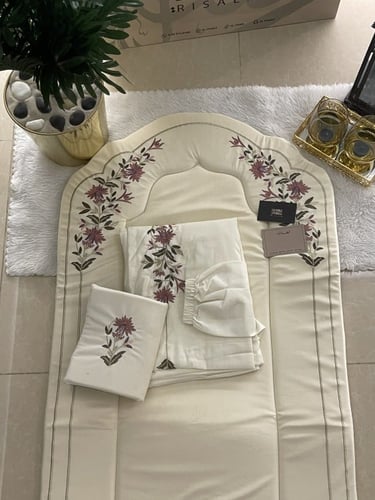 طقم صلاة رسالة مطرز+بيت مصحف’