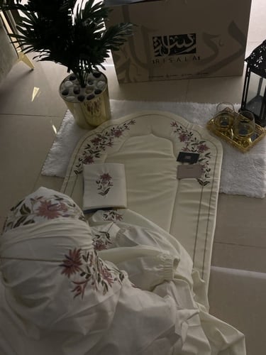 طقم صلاة رسالة مطرز+بيت مصحف’