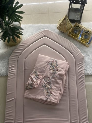 طقم مخملي مطرز