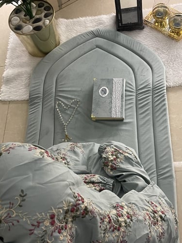 طقم مخملي مطرز