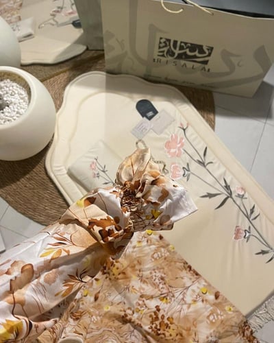 طقم صلاة الياسمين +بيت مصحف