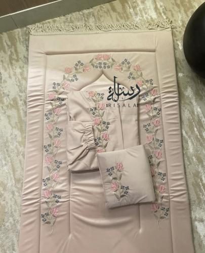 طقم صلاة رسالة مطرز+بيت مصحف’