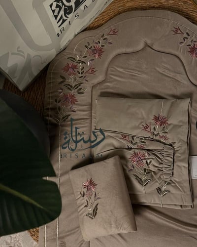 طقم صلاة رسالة مطرز+بيت مصحف’