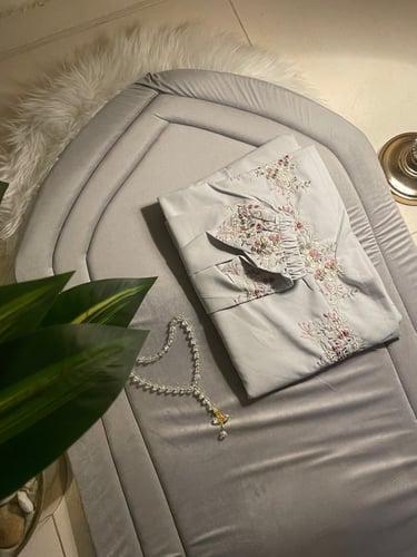 طقم مخملي مطرز