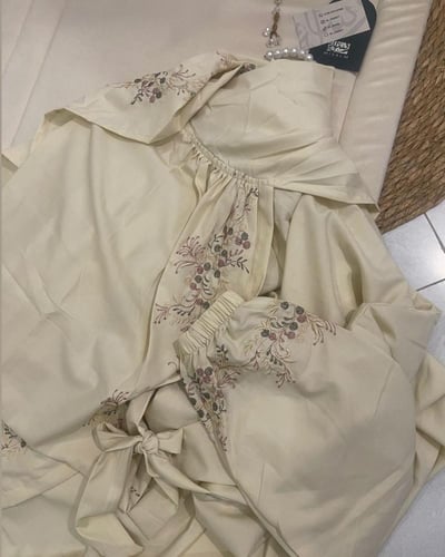 طقم مخملي مطرز