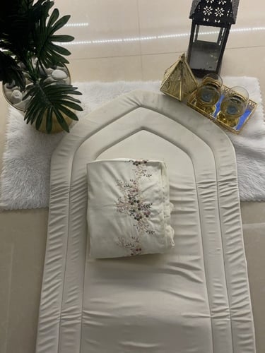 طقم مخملي مطرز