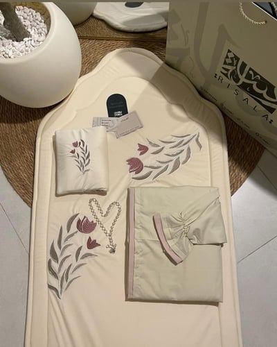 طقم صلاة زهرة الوردة +بيت مصحف