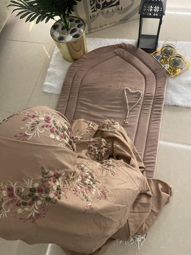 طقم مخملي مطرز