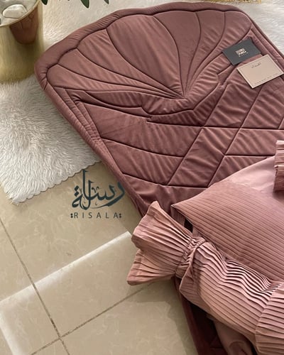 طقم لؤلؤة رسالة المخمليً