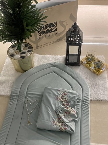 طقم مخملي مطرز