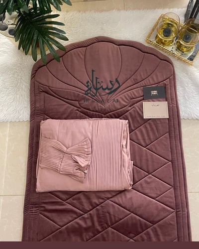 طقم لؤلؤة رسالة المخمليً