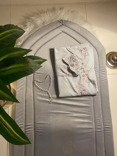 طقم مخملي مطرز