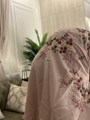 طقم مخملي مطرز