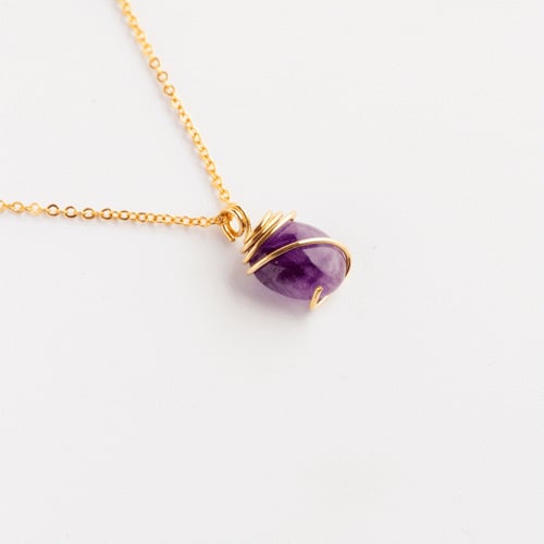 سلسلة من حجر الجمشت