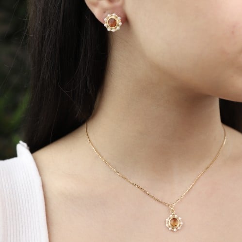 عقد وحلق ذهب بحجر كريم(citrine)(2.15قرام)عيار18–42...